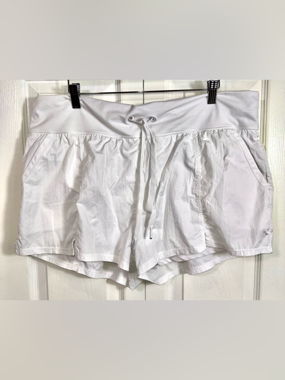OFFLINE by Aerie Hot Stuff 2-in-1 Running Shorts White XL Lined